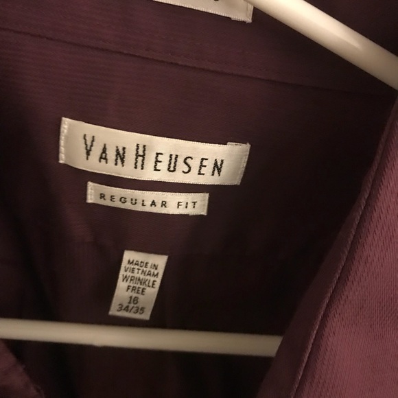 Men’s Plum Van Heusen Button Down Shirt - Picture 2 of 2